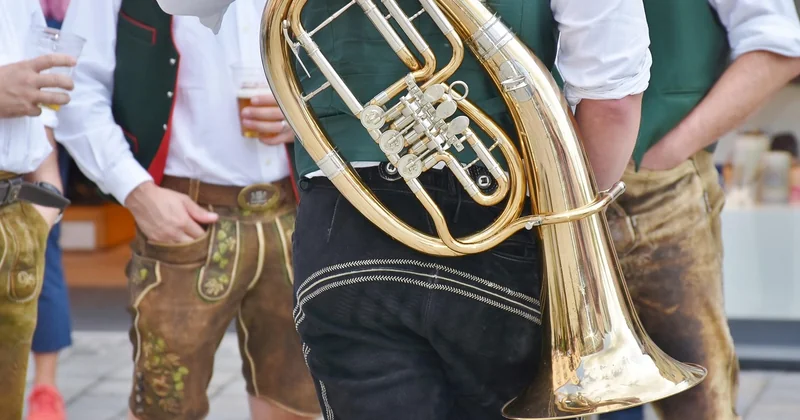 Hirschfänger, Trachtenmesser und Lederhose: was passt zusammen?